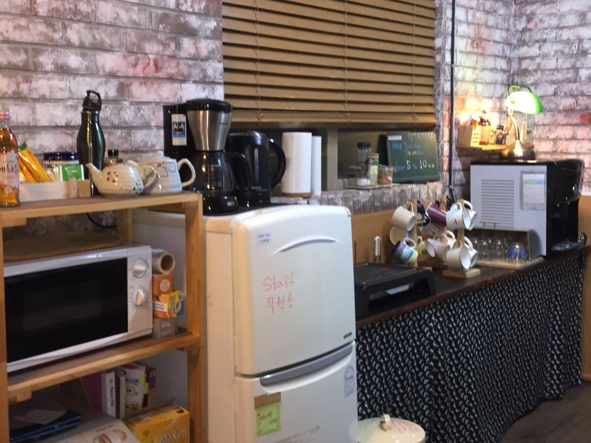 Backpackers In Jeju City Center Экстерьер фото