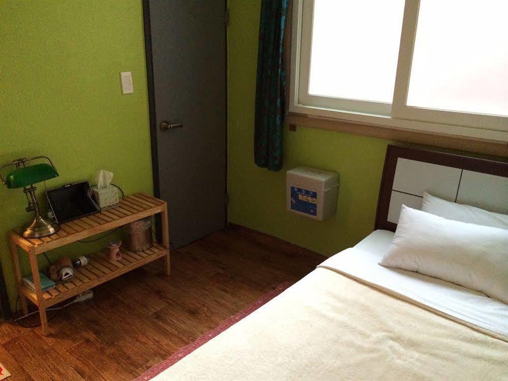 Backpackers In Jeju City Center Экстерьер фото